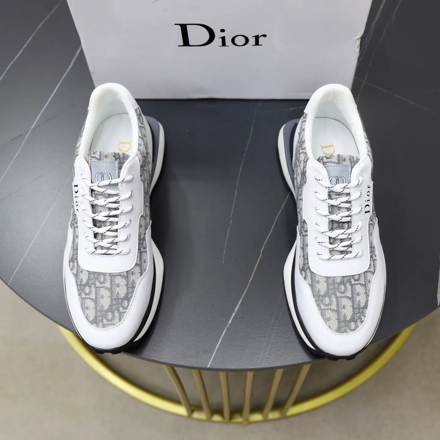 Ex-factory price: 462💰🙅‍♂️🙅‍♂️🙅‍♂️ Brand: Dior DIOR Standard code: 38-44 (45 customized) Grade: Same as the official website Material: Original leather splicing brand cloth Comfortable and breathable lining Lightweight and wear-resistant sports outsole Style category: Men's fashionable casual shoes Running sneakers Distinguished luxury brand elements Top luxury Color: actual picture color